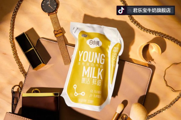 牛奶后浪再上王炸！君乐宝白小纯再掀乳业新风潮