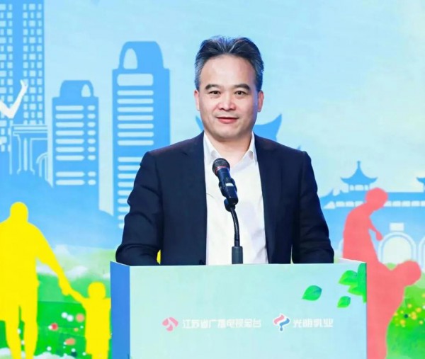 最新奶粉事件：光明乳业、法定代表人变更为黄黎明