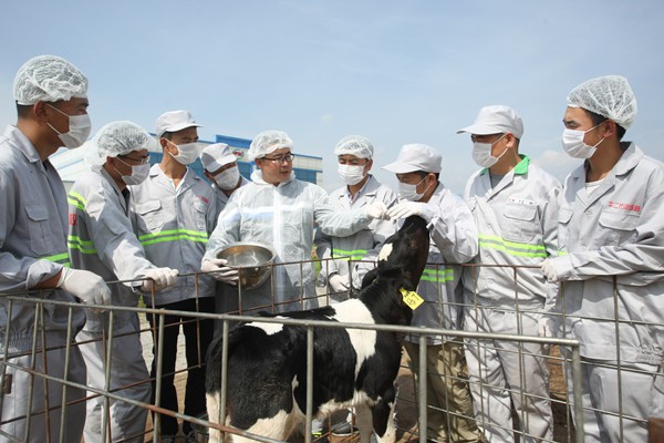 最新奶粉事件：中国首家乳业职业培训与认证中心落户伊利现代智慧健康谷