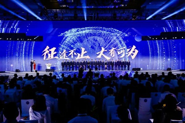 伊利五大事业部亮业绩单！迎战后千亿时代，潘刚道出两个字真谛！