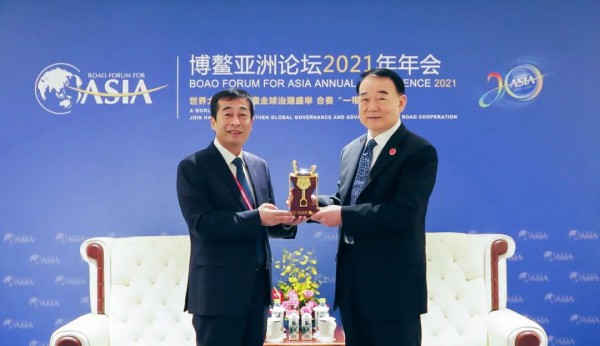 2021博鳌亚洲论坛20周年   李保东会见伊利集团执行总裁张剑秋