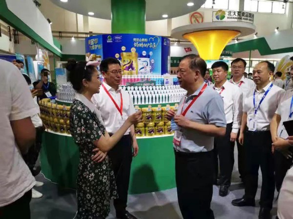 完达山参展第十一届农博会，明星乳品闪耀会场！