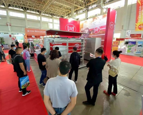 莱力中国首次落户银川奶业展，智能化牧场机器人惊艳大西北