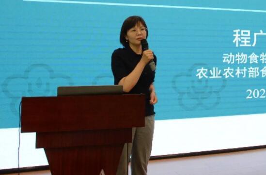 农经观察会商会就“全面推进奶业振兴的再思考”进行研讨