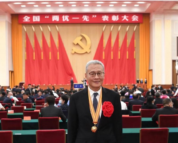 “两优一先”表彰大会  君乐宝董事长魏立华荣获“全国优秀党务工作者”称号
