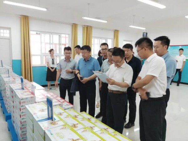 蒙牛乳业(宁夏)有限公司乳制品生产建设项目在灵武产业区奠基开工。