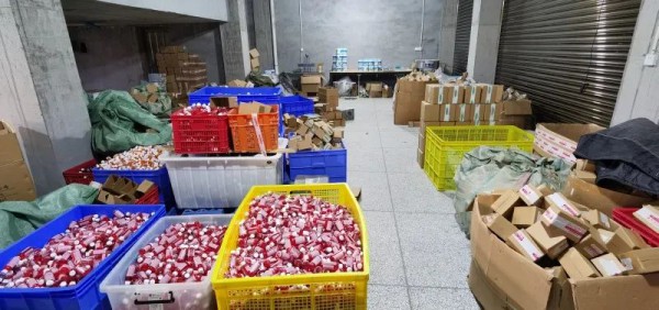 真吓人！“猪”食用奶粉却卖给人喝？一家非法加工黑窝点被依法查封