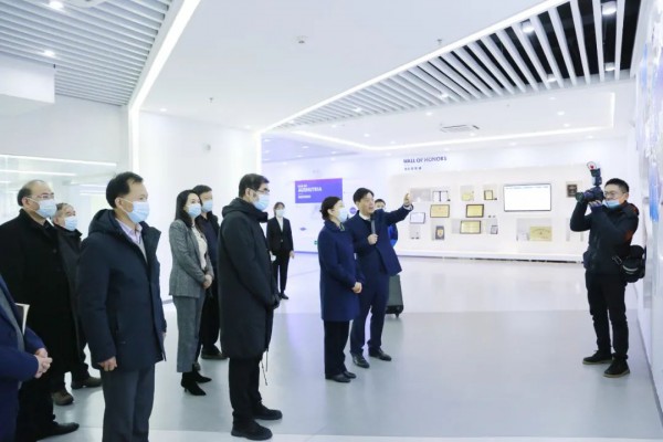 湖南省政协主席李微微勉励澳优：紧抓机遇谋发展，乘势而上开新局