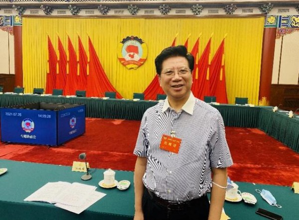 全国政协委员胡卫：建议国家给新生儿家庭赠送母婴用品