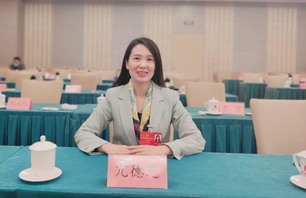 全国人大代表亢德芝：鼓励女职工集中的单位恢复托儿所