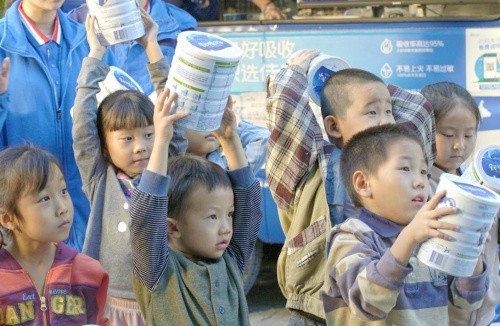 澳优奶粉联动多方力量，积极探索母婴公益实践