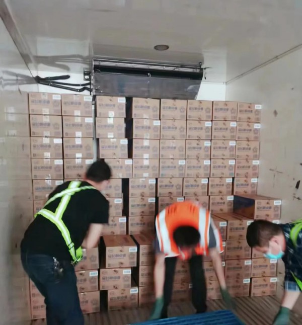 上海婴幼儿奶粉严重缺货买不到  飞鹤社区直通车·48小时送货到家