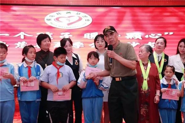 青蛙王子弘扬慈善精神，助力公益事业