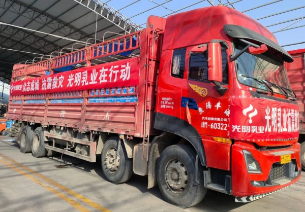 众志成城，抗震救灾，光明同行