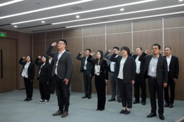 3·15 依巴特乳业召开"保质量促发展 “依”直在行动 "食品安全月宣誓大会！