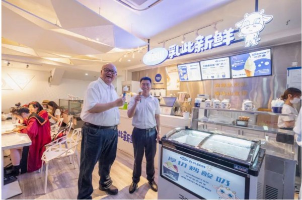 完达山连锁加盟渠道拓展取得新突破，乳此新鲜首家校园店落户中国人民大学！