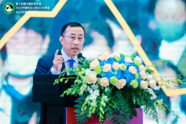 伊利张剑秋、蒙牛卢敏放、君乐宝魏立华、飞鹤冷友斌、现代牧业孙玉刚、优然牧业袁军，在企业经营管理和发展策略方面，有哪些新观点？