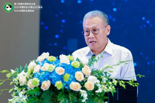 伊利张剑秋、蒙牛卢敏放、君乐宝魏立华、飞鹤冷友斌、现代牧业孙玉刚、优然牧业袁军，在企业经营管理和发展策略方面，有哪些新观点？