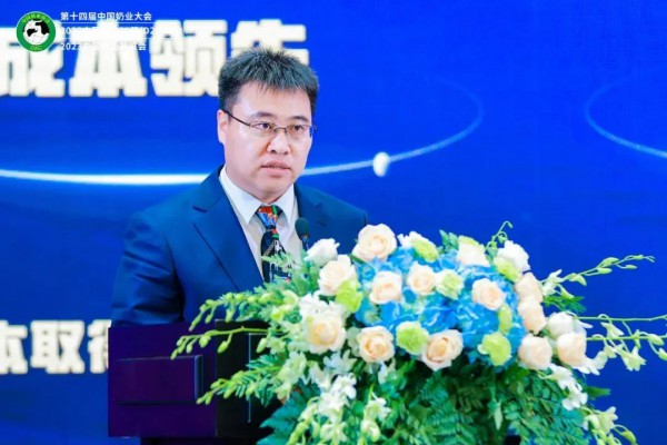伊利张剑秋、蒙牛卢敏放、君乐宝魏立华、飞鹤冷友斌、现代牧业孙玉刚、优然牧业袁军，在企业经营管理和发展策略方面，有哪些新观点？