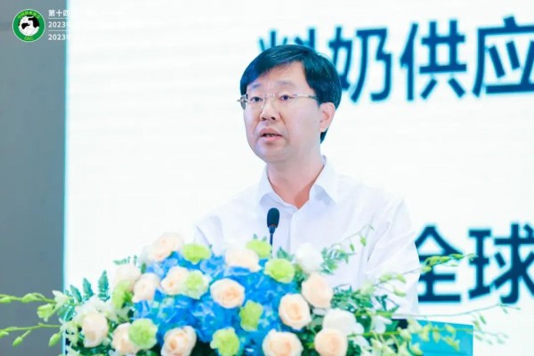 伊利张剑秋、蒙牛卢敏放、君乐宝魏立华、飞鹤冷友斌、现代牧业孙玉刚、优然牧业袁军，在企业经营管理和发展策略方面，有哪些新观点？