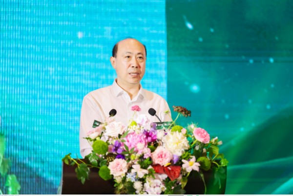 中国首个娟姗奶粉标准重磅发布！辉山奶粉成为中国宝宝喂养进阶新选择