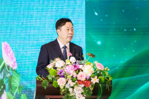 中国首个娟姗奶粉标准重磅发布！辉山奶粉成为中国宝宝喂养进阶新选择