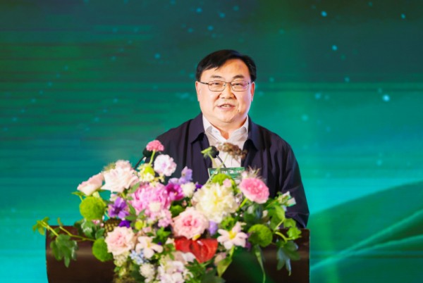 中国首个娟姗奶粉标准重磅发布！辉山奶粉成为中国宝宝喂养进阶新选择