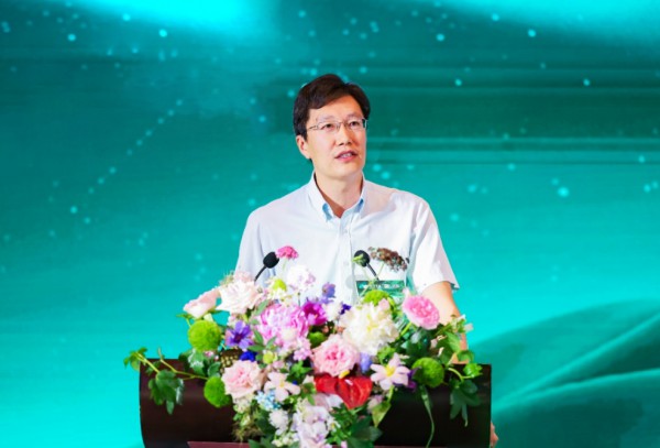 中国首个娟姗奶粉标准重磅发布！辉山奶粉成为中国宝宝喂养进阶新选择