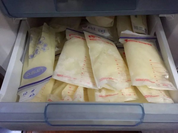 母乳储存不当，宝宝吃后容易腹泻！吸出的母乳需这样储存！