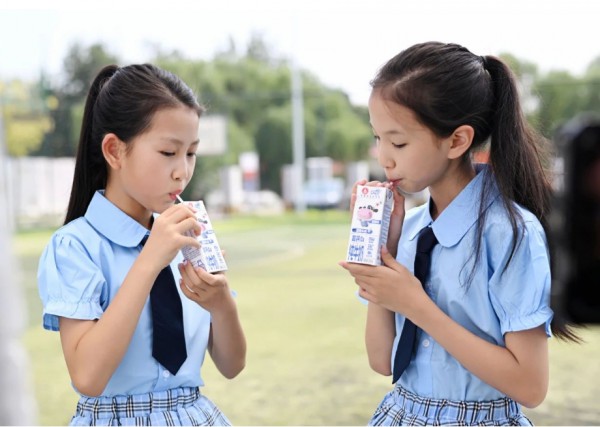 “小学生饮奶与健康评估”出炉，蒙牛学生奶献礼开学季！