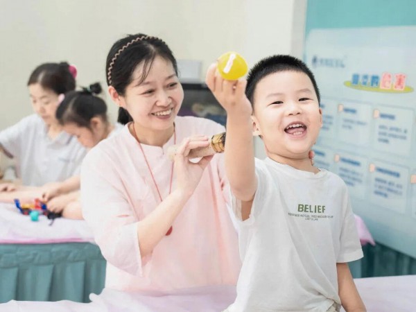陈教授育儿推拿馆获商务部特许备案，全国500家门店基础上冲刺3000家，加盟进入快车道