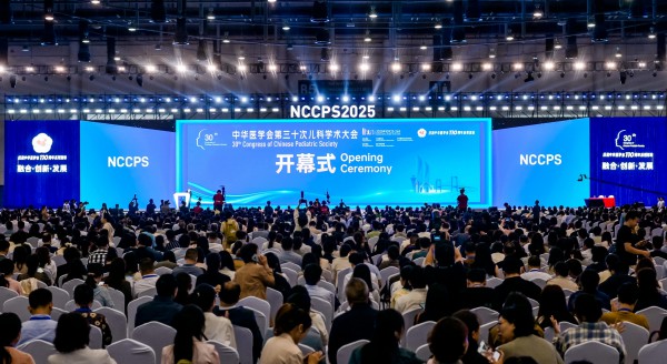 两大盛会背书，八大成果加持！伊利金领冠托菲儿助推特医营养“中国方案”再进阶