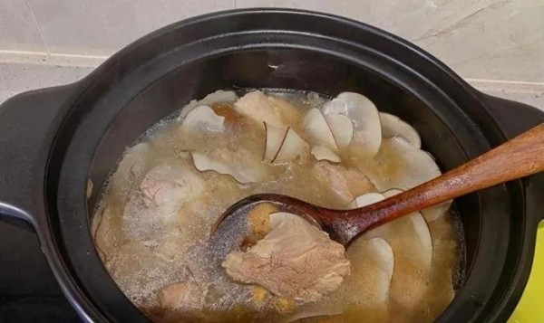 6岁半女童脾胃坏死，儿科医生：3种食物孩子少碰，很伤脾胃