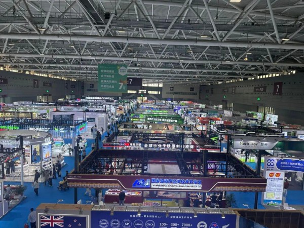 直击HNC现场,药食同源、抗衰、供应链定制……下一个爆品藏在哪里? 直击HNC现场,药食同源、抗衰、供应链定制……下一个爆品藏在哪里?