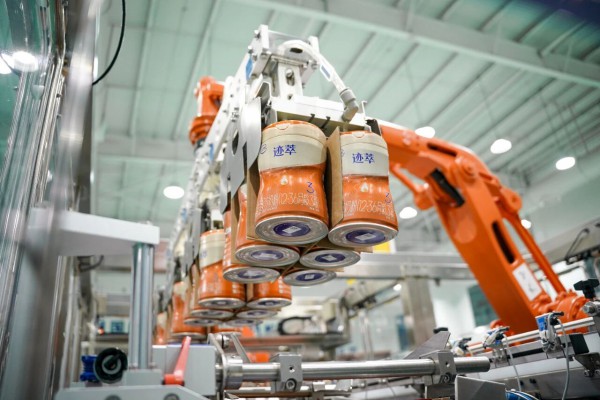 全球首个“原料级溯源”上线，飞鹤正以领导者姿态构建乳业新基建！