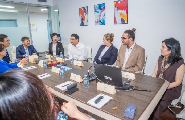 中国驻悉尼总领事馆代表团访问澳药集团 共话医药健康产业未来