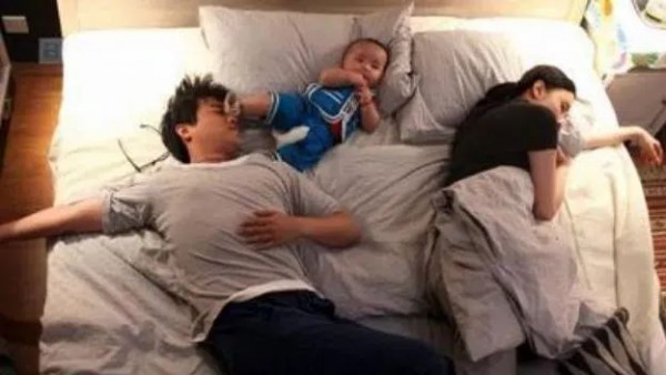孩子睡觉枕边别放这3样东西，可能导致娃生病，甚至影响发育！