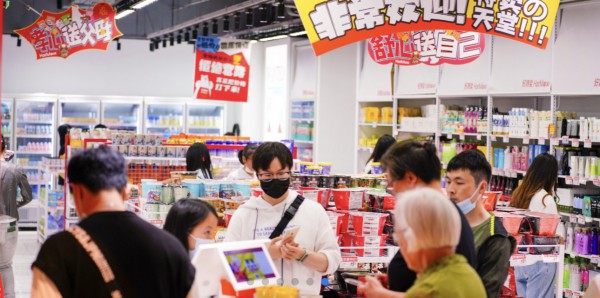 什么样的企业？能让“抠门”年轻人抠出一个千亿市场