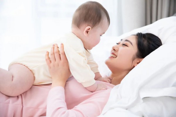 三伏天再热，也不要用这几种“坑人”的方法给宝宝降温，谨记！