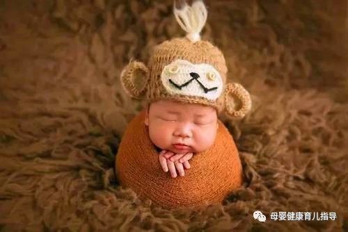 新生儿闹觉、睡不长、一放下就醒 睡反觉？ 解决办法都在这....