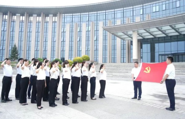 党建引领强根基 创新驱动促发展——伊利集团党委“六个一”“六带头”行动锻造奶业高质量发展新动能
