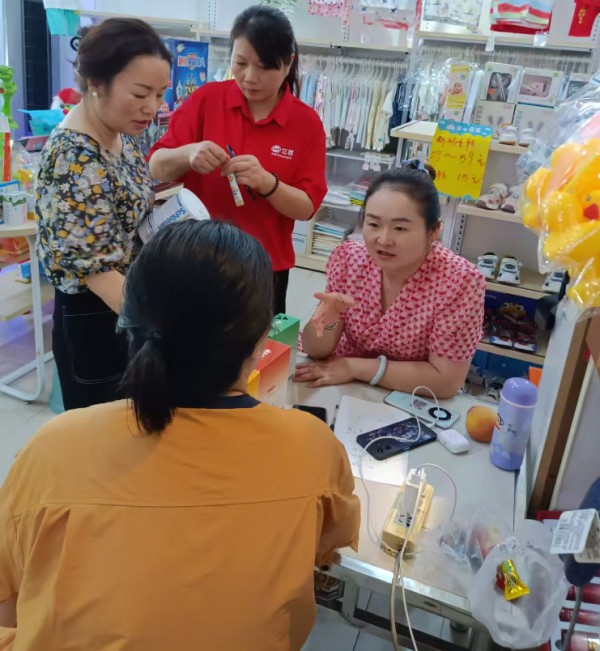 施儿佳健康公益行•专业守护