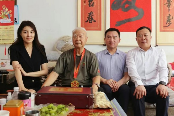 捐赠价值千万元的物资和服务，中国老基会、伊利、腾讯SSV、爱眼公益基金会联合守护老兵安康