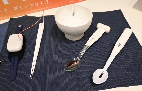 为了减盐摄入，这家日本企业推出了“电击餐具”