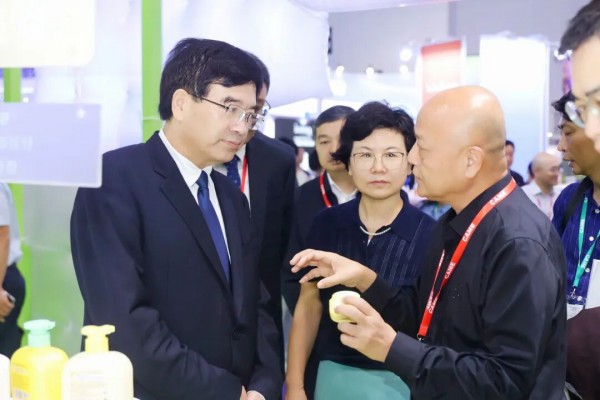 国家药监局领导莅临点赞，青蛙王子携多款产品闪耀亮相CAME，创新与规范撑起标杆之姿