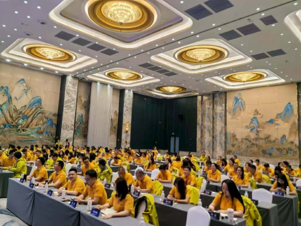 一路坦图·无限光明 坦图公司2026年光明致优奶粉年度营销战役全面启航！