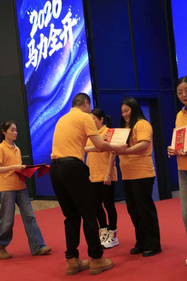 一路坦图·无限光明 坦图公司2026年光明致优奶粉年度营销战役全面启航！