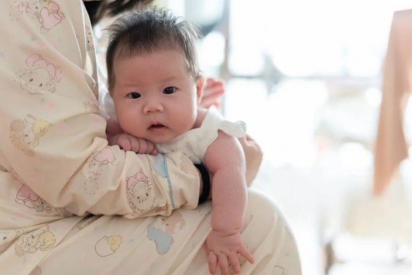 发现没？6个月前“多抱”和“多躺”的孩子，不用5年，差距会越来越大