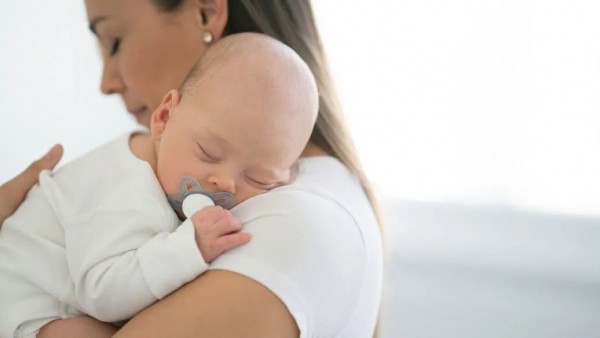 夜间哺乳千万别犯这3个错误，会危害宝宝健康，正确喂夜奶要做好4点
