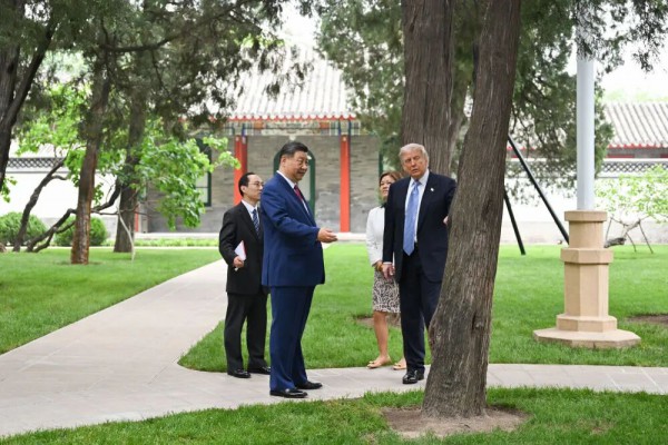 详讯 | 习近平同美国总统特朗普在中南海小范围会晤
